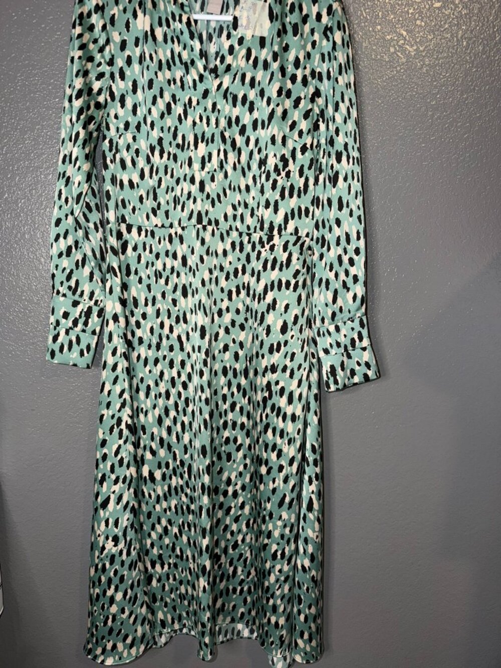 Women’s Green Leopard Print Midi Dress Long Sleeve V Neck Animal Print